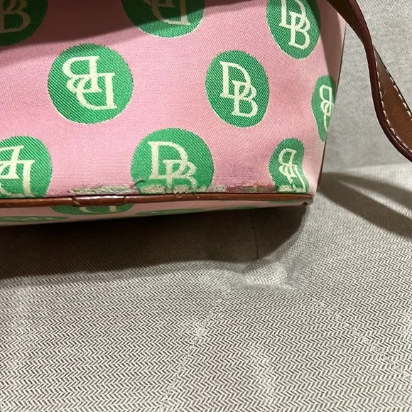 Dooney & Bourke GUC with callouts bucket bag - Picture 3 of 10